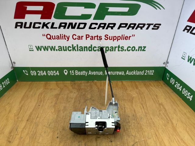 M.G MG3 Second Gen 2011-on LR Door Catch