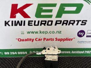Skoda Karoq 2017-on Tailgate Catch