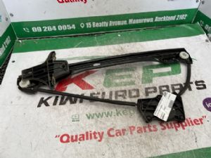 Volkswagen Amarok Amarok 2010-on RF Door Elec Regulator