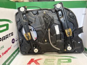 Jeep Grand Cherokee WK2 2011-2017 RF Door Elec Regulator