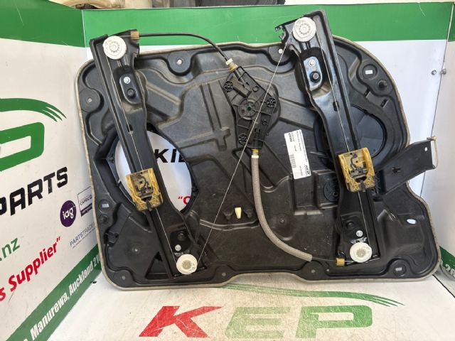 Jeep Grand Cherokee WK2 2011-2017 RF Door Elec Regulator
