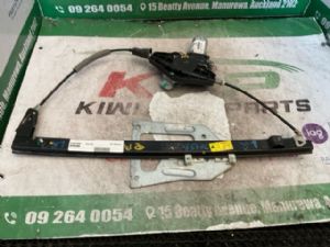 Mahindra XUV500 XUV500 2018-on LR Door Elec Regulator