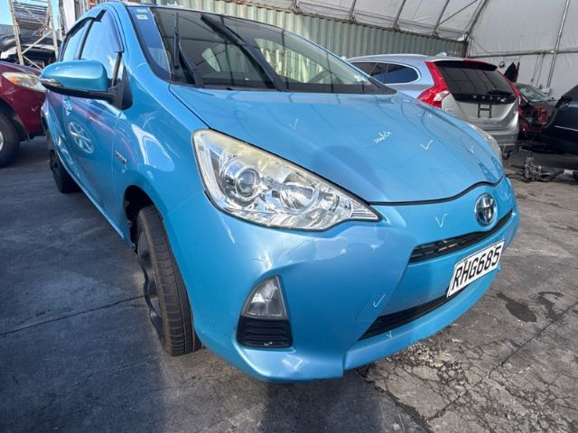 Toyota Aqua NHP10 2011-2015
