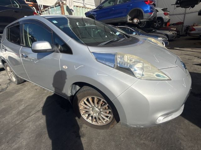 Nissan Leaf ZE0 2011-2016